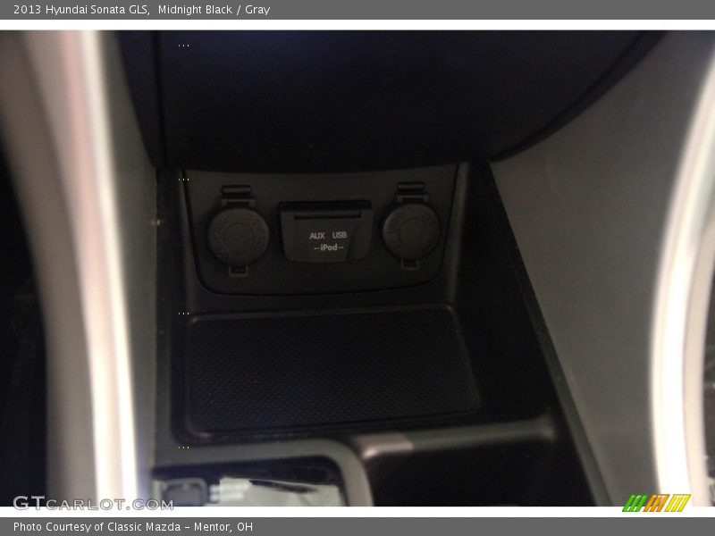 Midnight Black / Gray 2013 Hyundai Sonata GLS