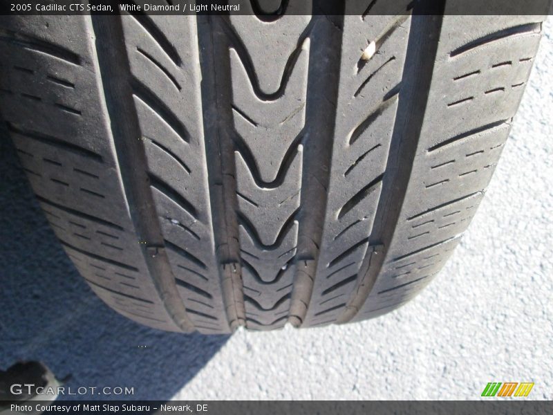 White Diamond / Light Neutral 2005 Cadillac CTS Sedan