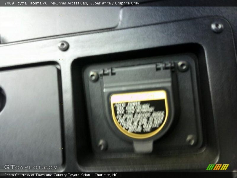 Super White / Graphite Gray 2009 Toyota Tacoma V6 PreRunner Access Cab