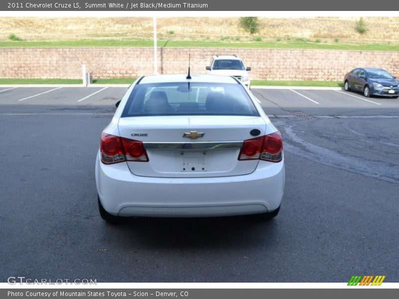 Summit White / Jet Black/Medium Titanium 2011 Chevrolet Cruze LS