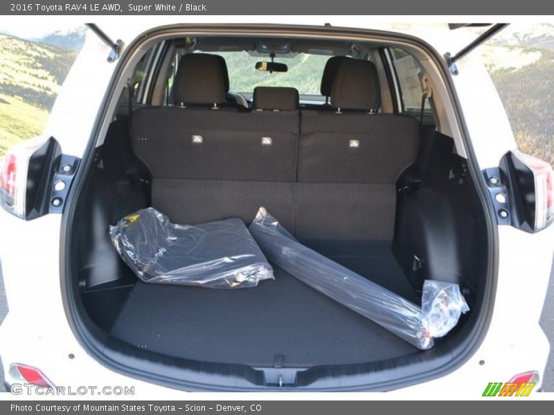 Super White / Black 2016 Toyota RAV4 LE AWD