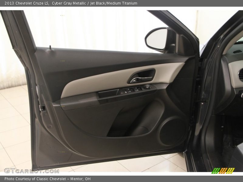 Cyber Gray Metallic / Jet Black/Medium Titanium 2013 Chevrolet Cruze LS
