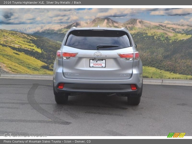 Silver Sky Metallic / Black 2016 Toyota Highlander XLE