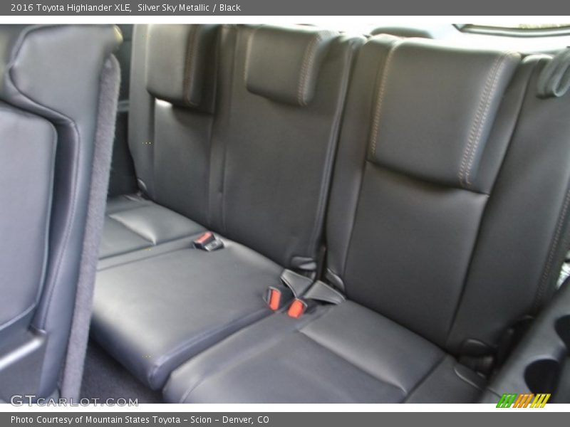 Silver Sky Metallic / Black 2016 Toyota Highlander XLE