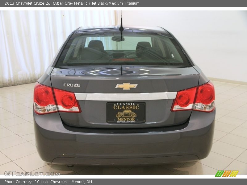 Cyber Gray Metallic / Jet Black/Medium Titanium 2013 Chevrolet Cruze LS