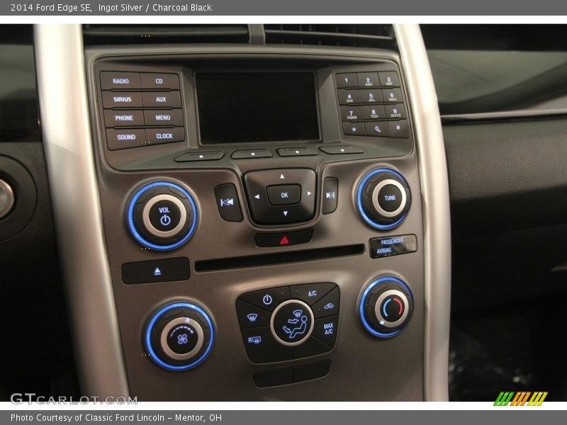 Ingot Silver / Charcoal Black 2014 Ford Edge SE