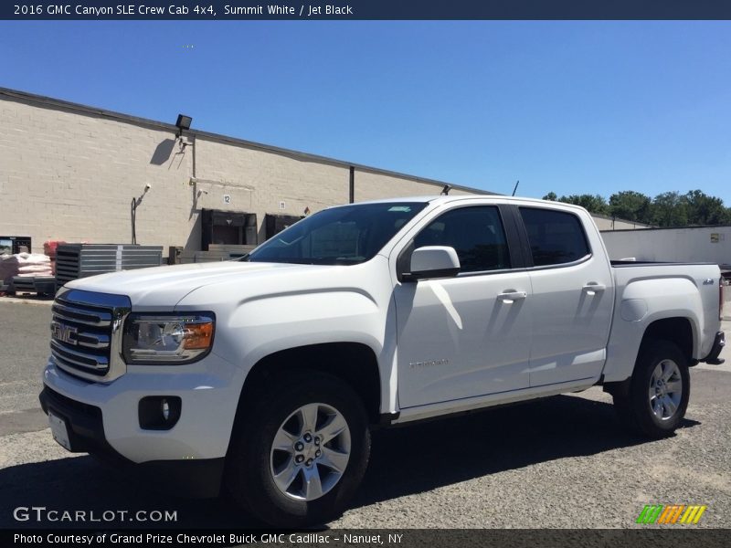 Front 3/4 View of 2016 Canyon SLE Crew Cab 4x4