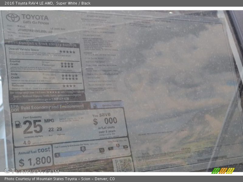 Super White / Black 2016 Toyota RAV4 LE AWD