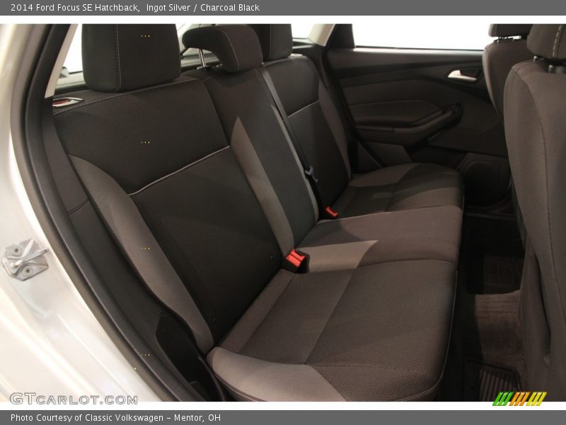 Ingot Silver / Charcoal Black 2014 Ford Focus SE Hatchback