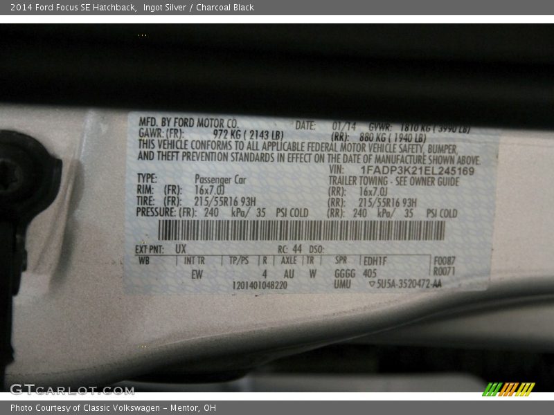 Ingot Silver / Charcoal Black 2014 Ford Focus SE Hatchback