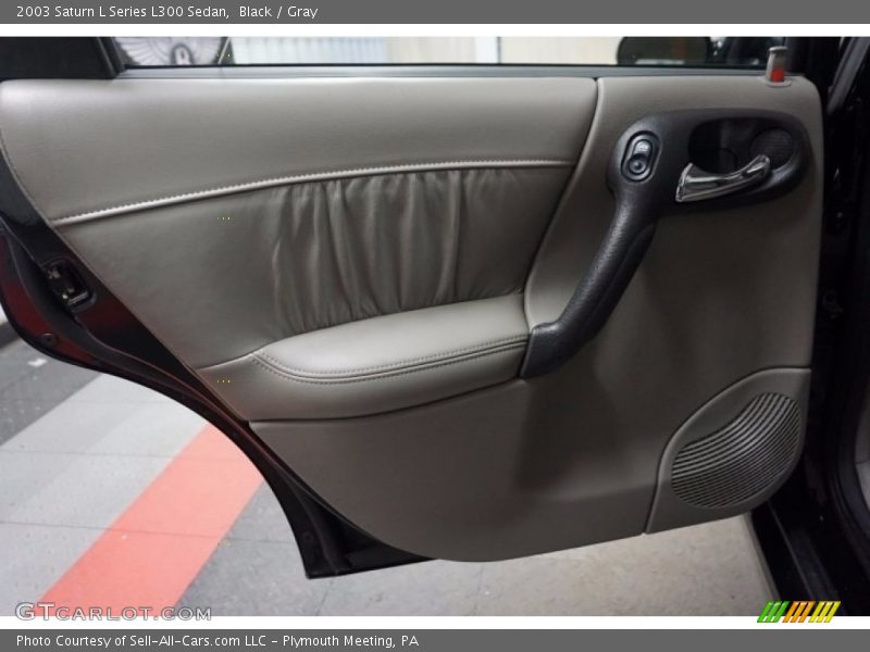 Black / Gray 2003 Saturn L Series L300 Sedan