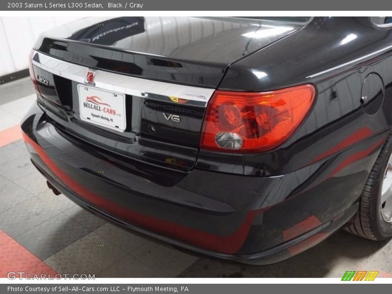 Black / Gray 2003 Saturn L Series L300 Sedan