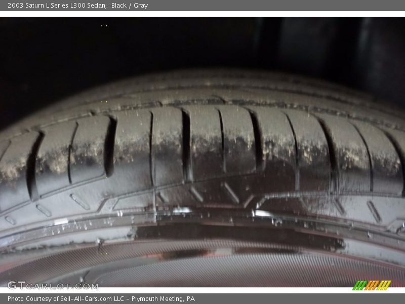 Black / Gray 2003 Saturn L Series L300 Sedan