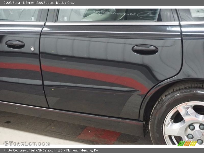 Black / Gray 2003 Saturn L Series L300 Sedan