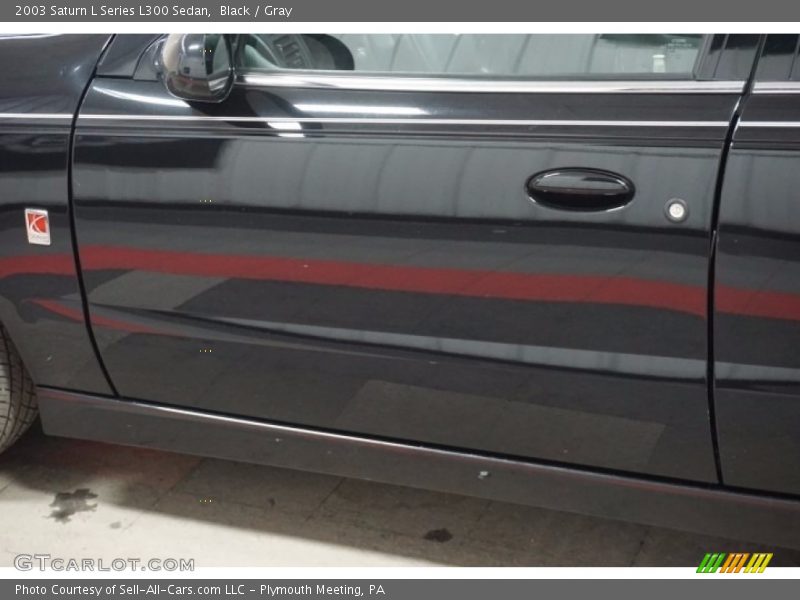 Black / Gray 2003 Saturn L Series L300 Sedan