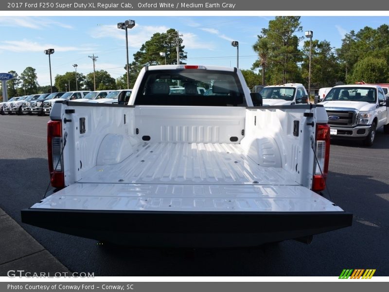 Oxford White / Medium Earth Gray 2017 Ford F250 Super Duty XL Regular Cab