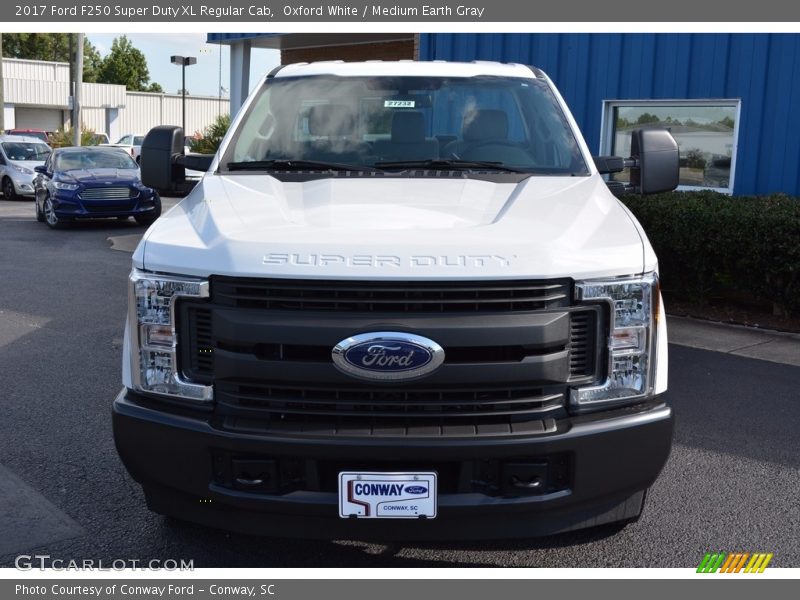 Oxford White / Medium Earth Gray 2017 Ford F250 Super Duty XL Regular Cab