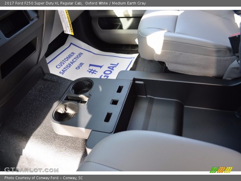 Oxford White / Medium Earth Gray 2017 Ford F250 Super Duty XL Regular Cab