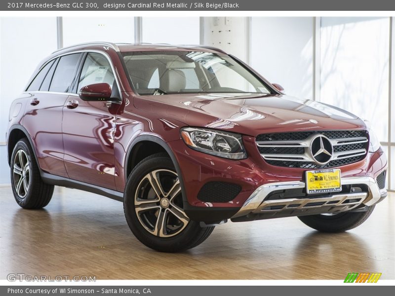 Front 3/4 View of 2017 GLC 300