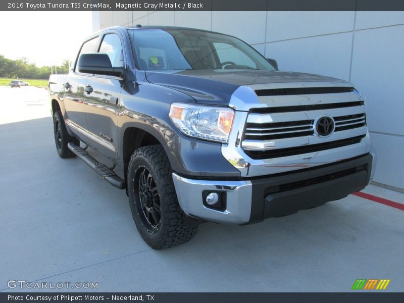 Front 3/4 View of 2016 Tundra TSS CrewMax