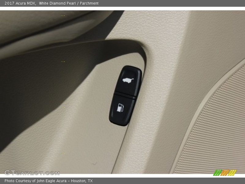 White Diamond Pearl / Parchment 2017 Acura MDX