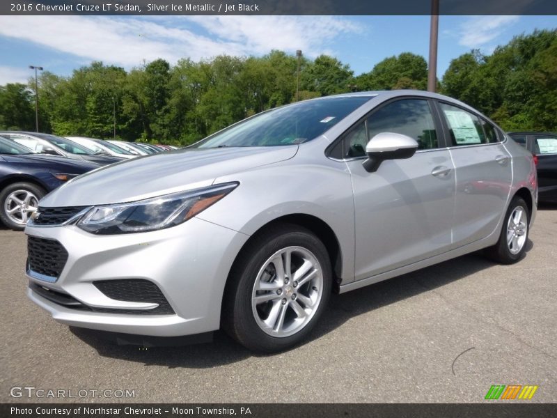 Front 3/4 View of 2016 Cruze LT Sedan