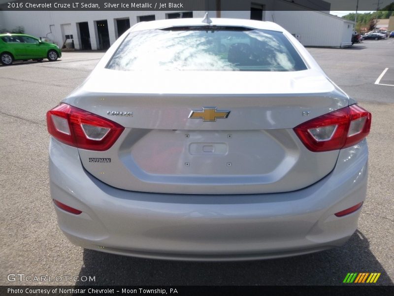 Silver Ice Metallic / Jet Black 2016 Chevrolet Cruze LT Sedan