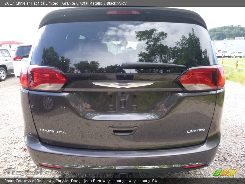 Granite Crystal Metallic / Black/Alloy 2017 Chrysler Pacifica Limited
