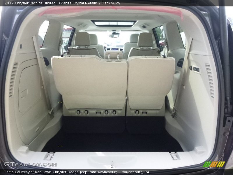 Granite Crystal Metallic / Black/Alloy 2017 Chrysler Pacifica Limited