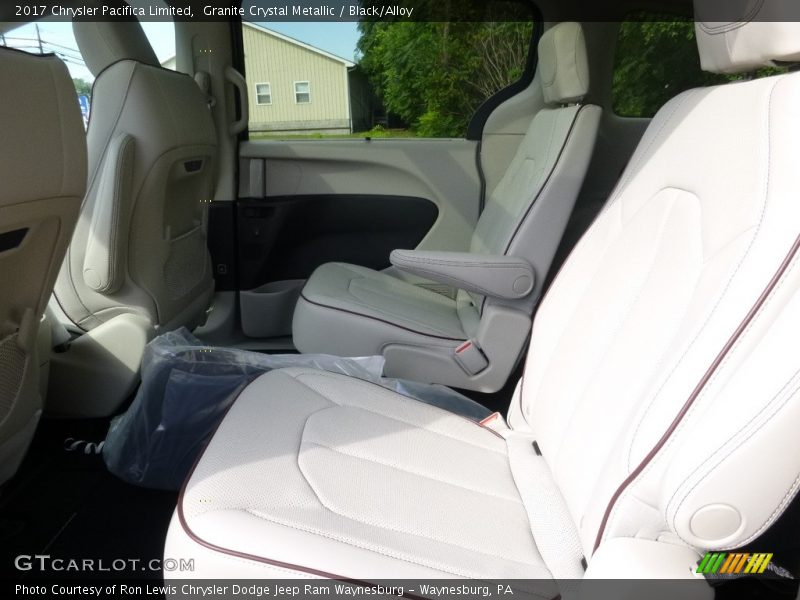 Granite Crystal Metallic / Black/Alloy 2017 Chrysler Pacifica Limited