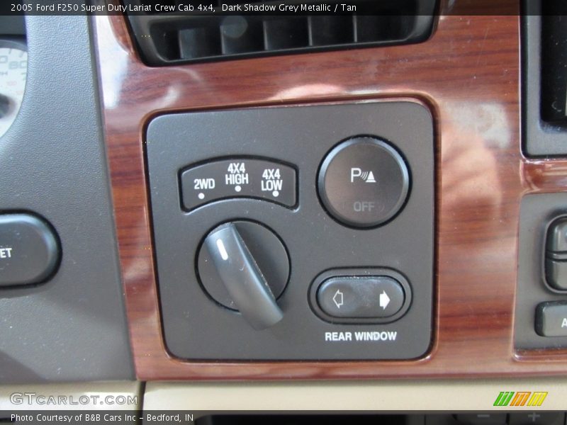 Dark Shadow Grey Metallic / Tan 2005 Ford F250 Super Duty Lariat Crew Cab 4x4