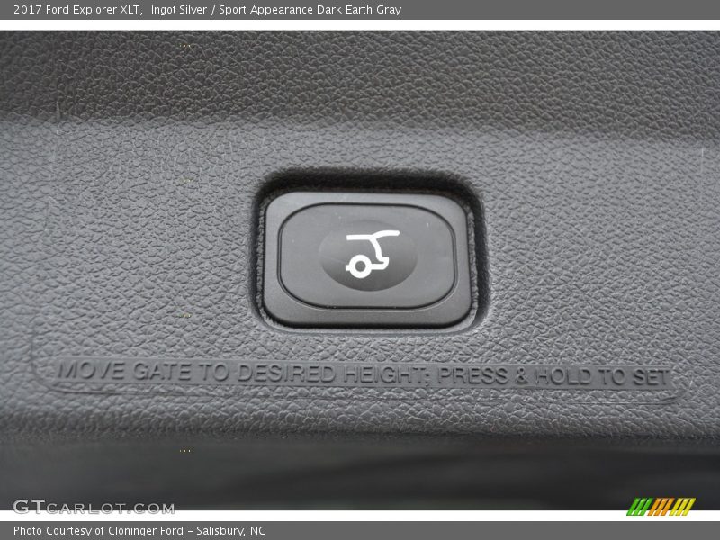 Ingot Silver / Sport Appearance Dark Earth Gray 2017 Ford Explorer XLT