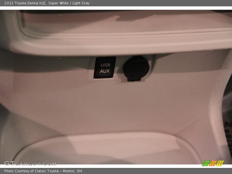 Super White / Light Gray 2013 Toyota Sienna XLE