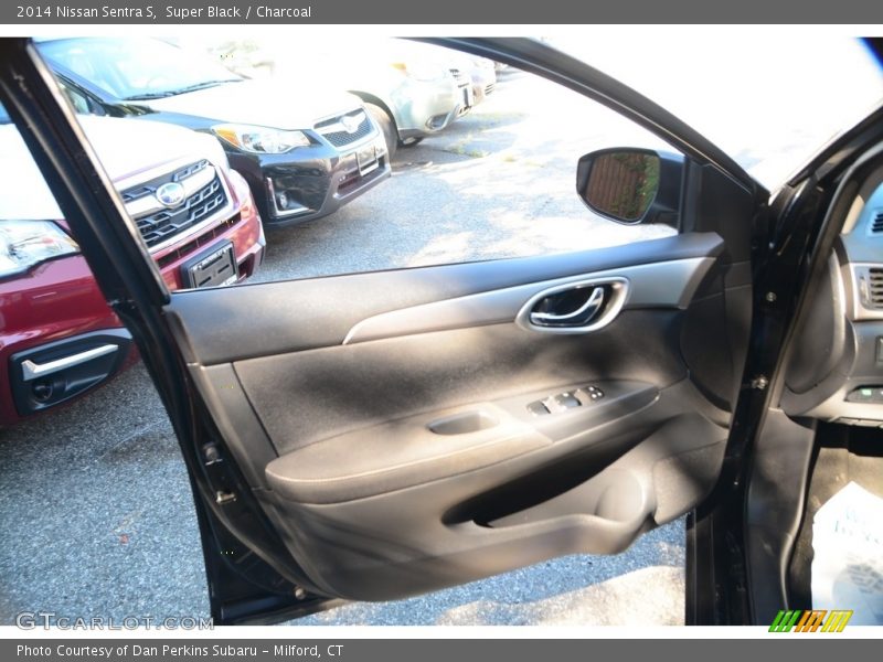Super Black / Charcoal 2014 Nissan Sentra S