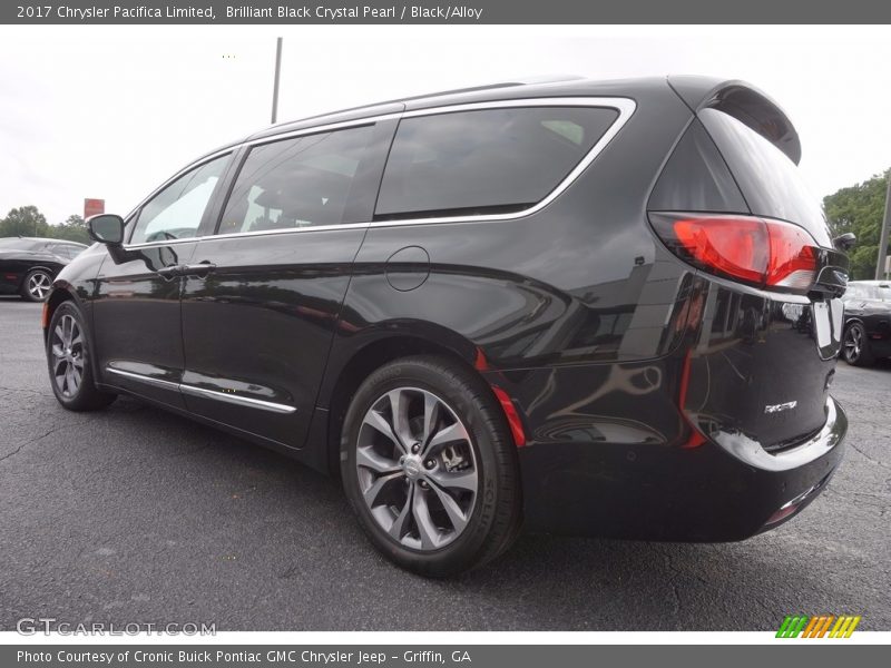 Brilliant Black Crystal Pearl / Black/Alloy 2017 Chrysler Pacifica Limited