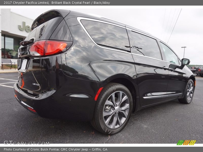 Brilliant Black Crystal Pearl / Black/Alloy 2017 Chrysler Pacifica Limited