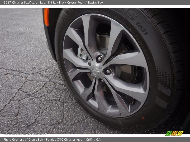 Brilliant Black Crystal Pearl / Black/Alloy 2017 Chrysler Pacifica Limited