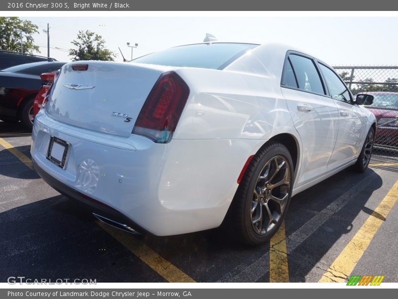 Bright White / Black 2016 Chrysler 300 S