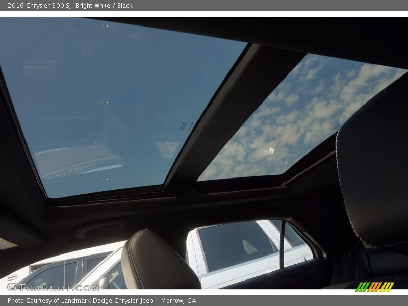Bright White / Black 2016 Chrysler 300 S
