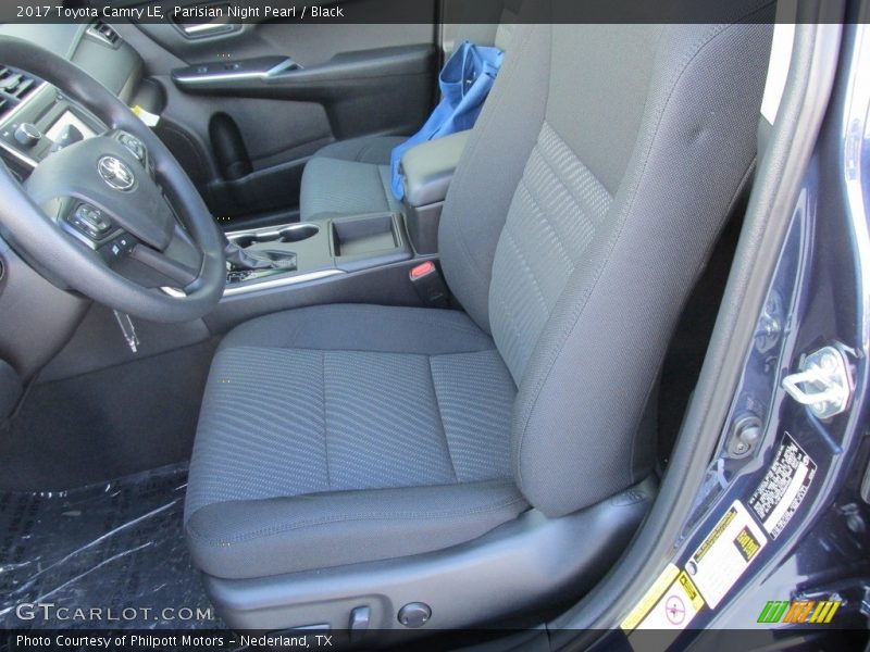 Parisian Night Pearl / Black 2017 Toyota Camry LE