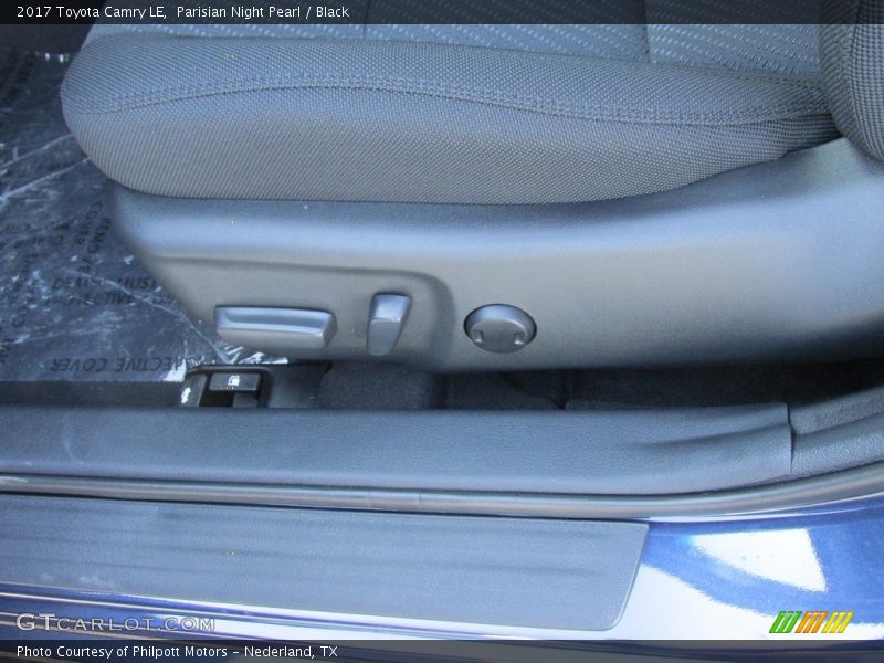 Parisian Night Pearl / Black 2017 Toyota Camry LE