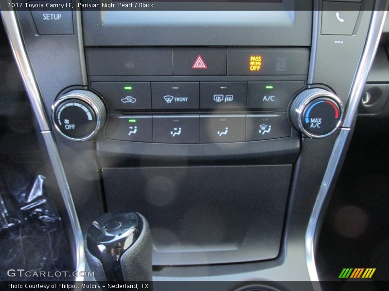 Parisian Night Pearl / Black 2017 Toyota Camry LE