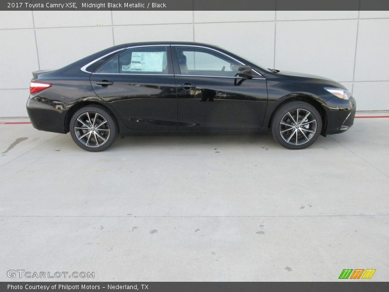 Midnight Black Metallic / Black 2017 Toyota Camry XSE