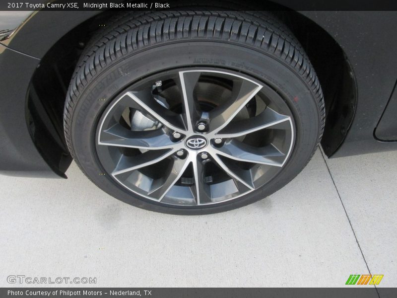 Midnight Black Metallic / Black 2017 Toyota Camry XSE