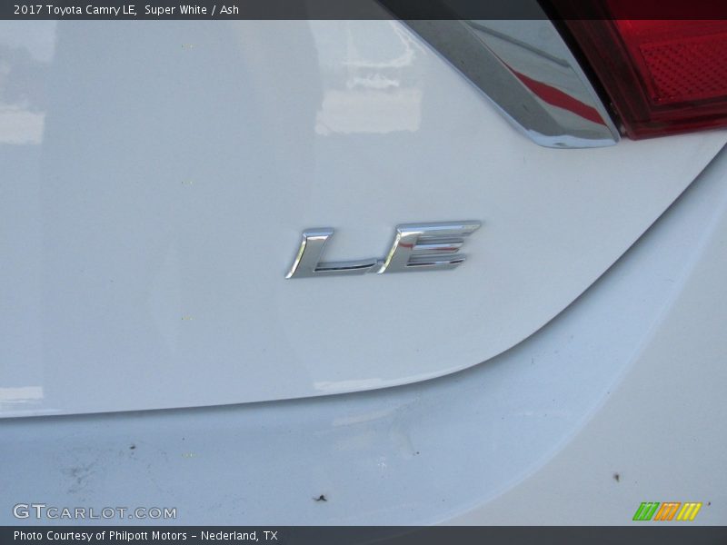 Super White / Ash 2017 Toyota Camry LE