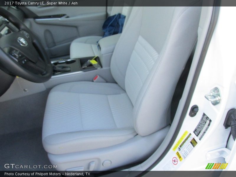 Super White / Ash 2017 Toyota Camry LE