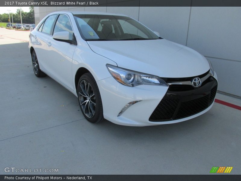 Blizzard White Pearl / Black 2017 Toyota Camry XSE