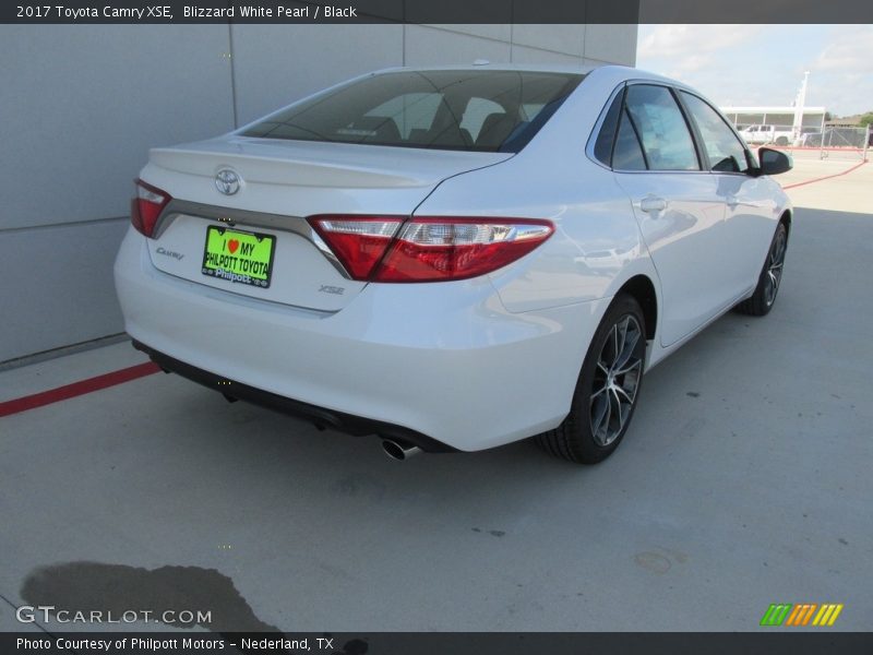 Blizzard White Pearl / Black 2017 Toyota Camry XSE