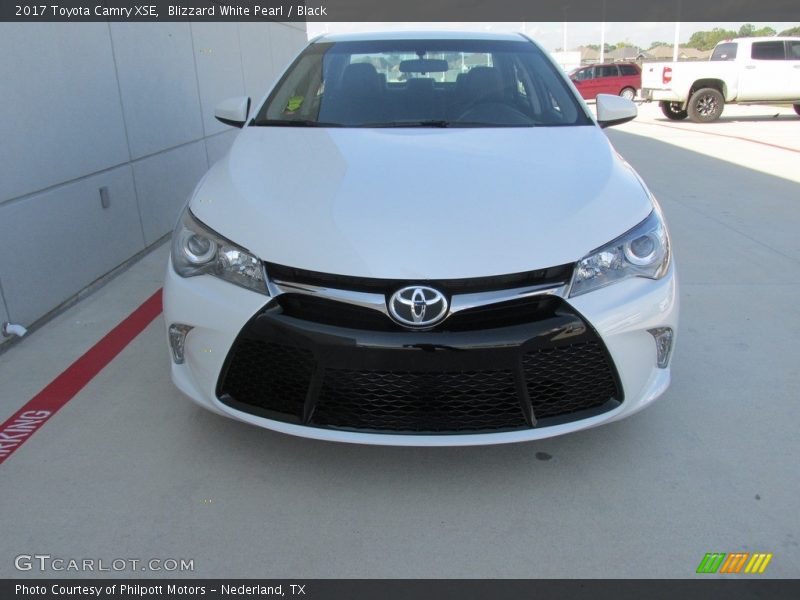 Blizzard White Pearl / Black 2017 Toyota Camry XSE