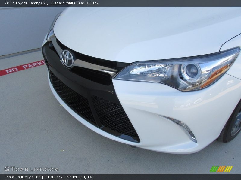 Blizzard White Pearl / Black 2017 Toyota Camry XSE